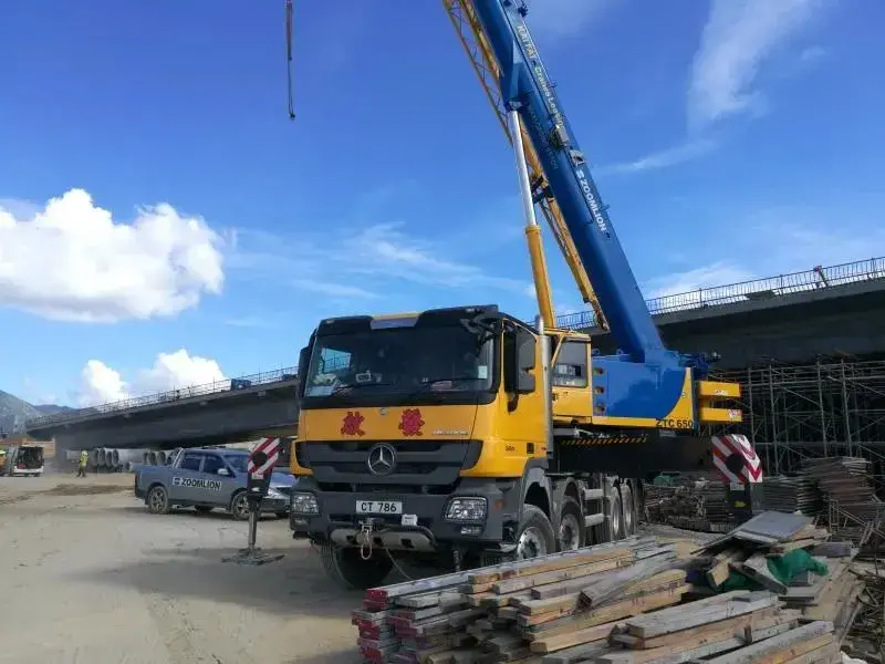 工地惊现中联65吨吊车!奔驰五轴底盘,代号ZTC650