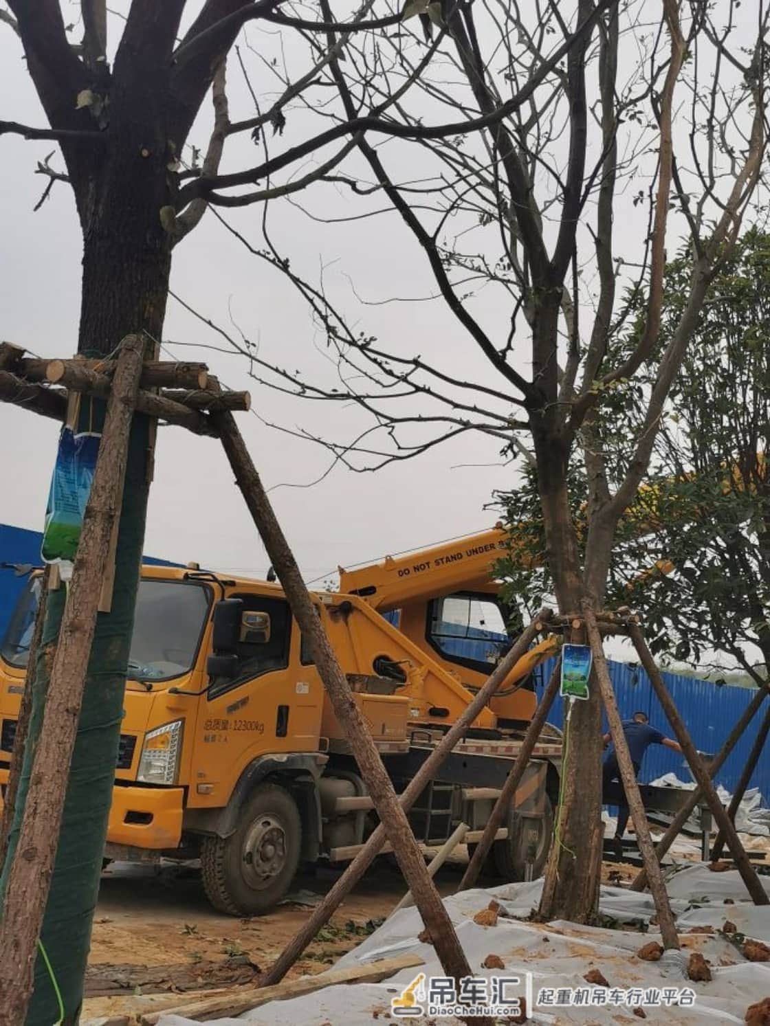 花山吊车租赁作业中