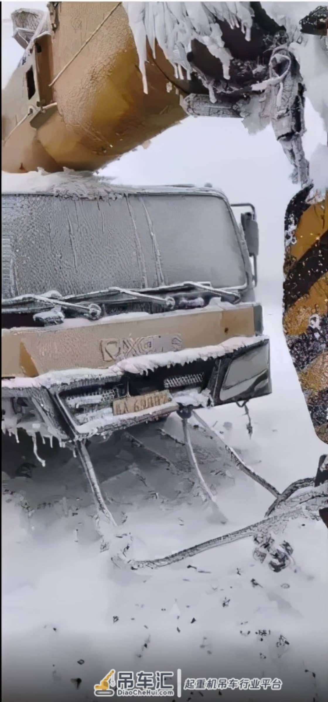 零下25°冰冻吊车，当吊车司机太难了！冬季保养秘籍来了