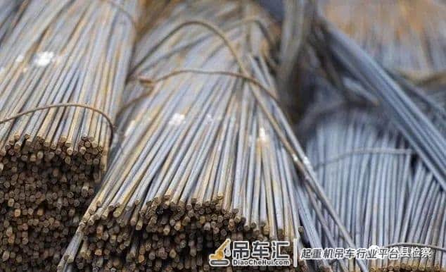 吊车司机起贪念 顺手牵羊盗钢筋