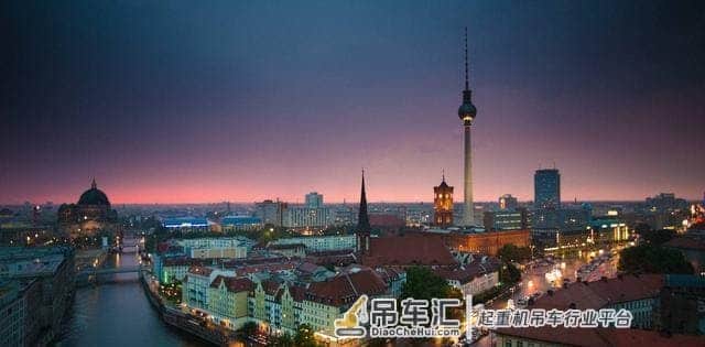 她赴德学习被嘲讽,攻克起重机难题令其损失十亿,网友:干得漂亮