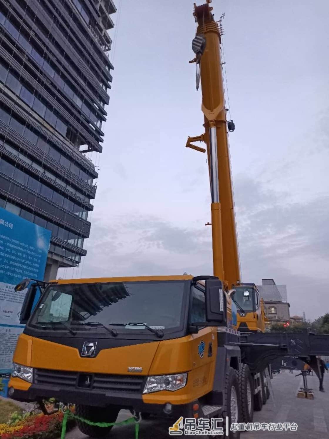 第一生产力，110吨大吊车