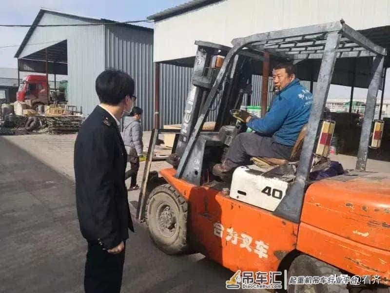 齐齐哈尔市依安县市场监管局开展叉车及起重机专项整治,以高标准安全保障高质量发展