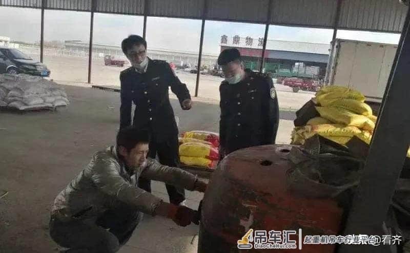 齐齐哈尔市依安县市场监管局开展叉车及起重机专项整治,以高标准安全保障高质量发展