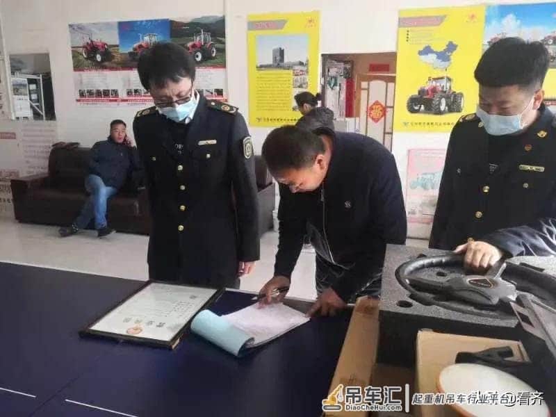 齐齐哈尔市依安县市场监管局开展叉车及起重机专项整治,以高标准安全保障高质量发展