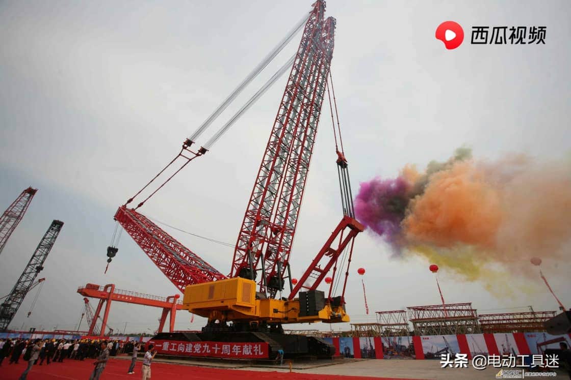 中国超级移动起重机迎来新突破,全球最大履带吊再升级,超越真难