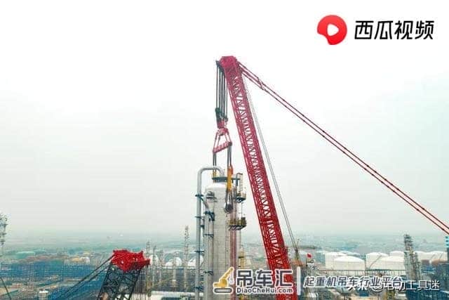 中国超级移动起重机迎来新突破,全球最大履带吊再升级,超越真难
