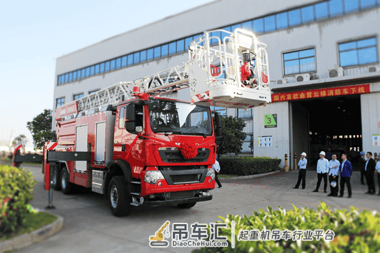 打破海外品牌垄断 中联重科下线国内首款曲臂云梯消防车