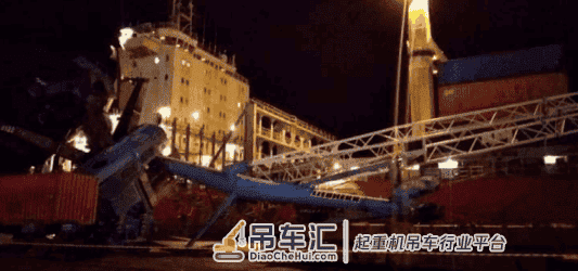 惨重!操作失误, 3船连撞!龙门吊倒塌!
