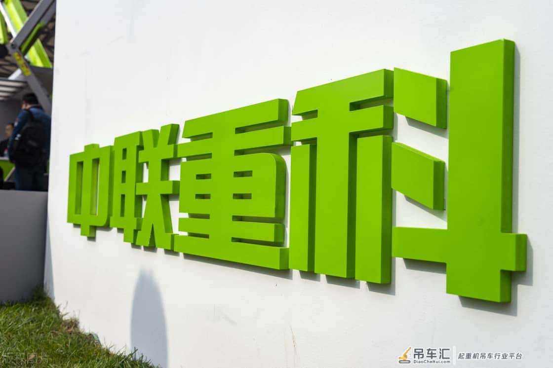 现在的25吨吊车不赚钱,800吨的稳赚不赔,但去厂家又买不到