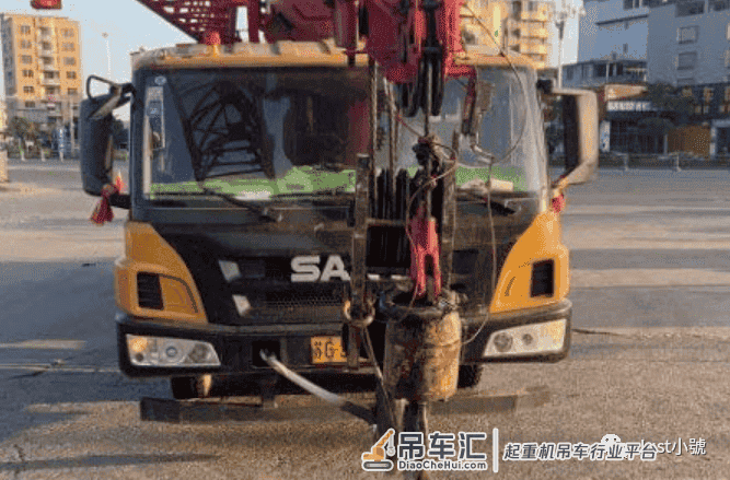 江田加油站附近,长乐一骑手遭吊车碾压