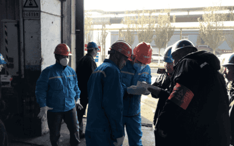 乌海市特检所对乌海市包钢万腾钢铁有限责任公司24台起重机械开展集中检验