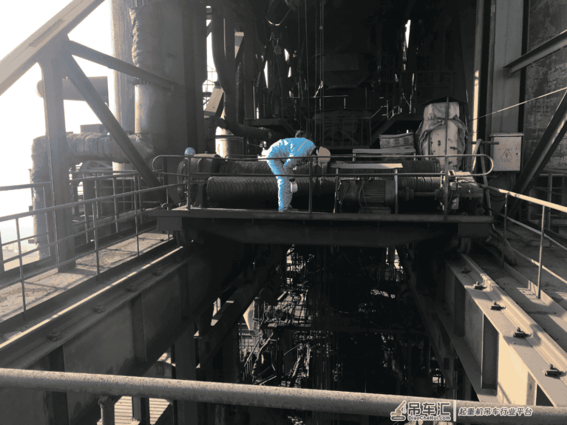 乌海市特检所对乌海市包钢万腾钢铁有限责任公司24台起重机械开展集中检验