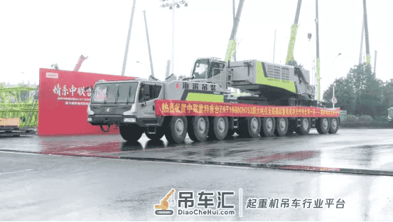 全球量产最大吨位全地面起重机在长交付
