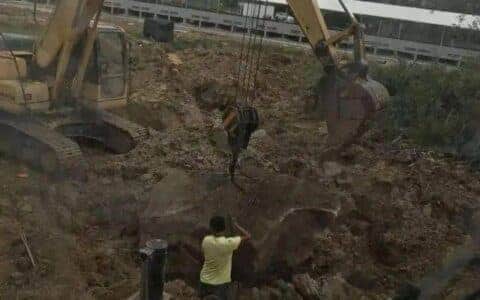 开吊车最怕什么？最怕猪队友！