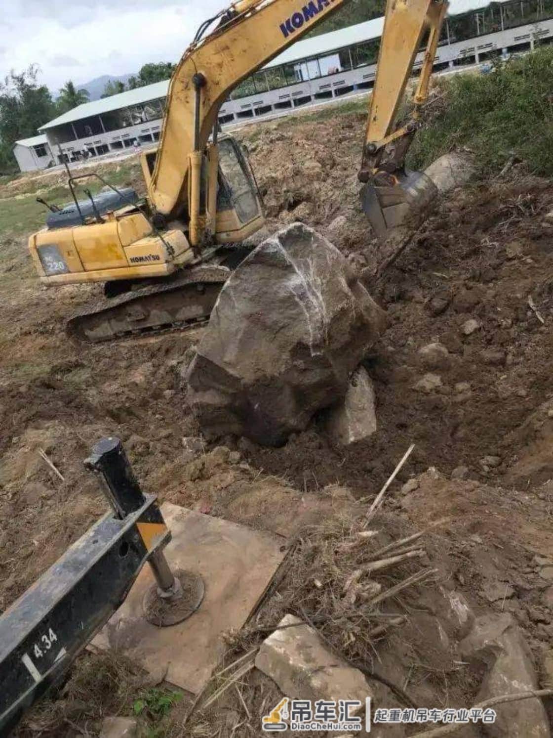 开吊车最怕什么？最怕猪队友！