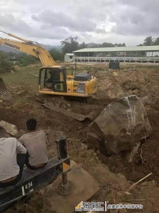 开吊车最怕什么？最怕猪队友！
