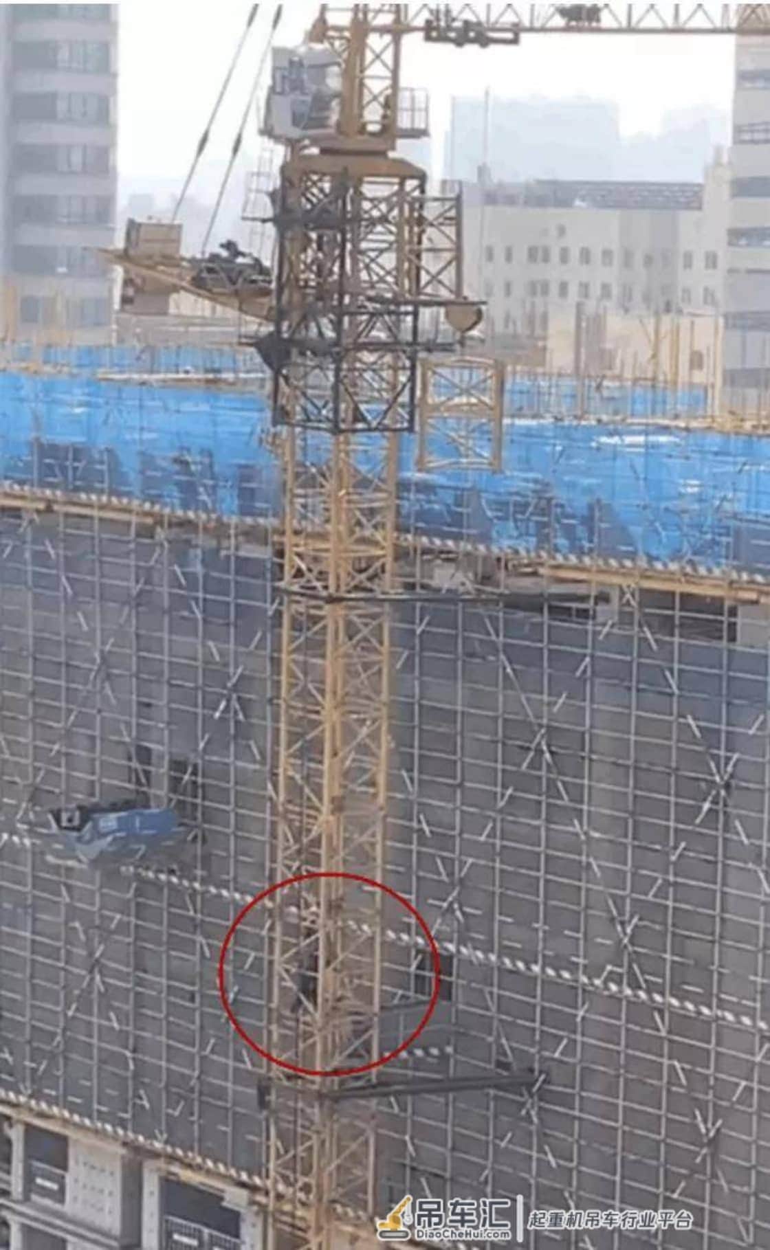痛心!济南一在建工地发生塔吊事故