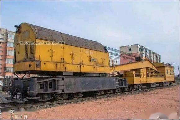 中国铁路 N1002型内燃铁路起重机&QCQ-17N型吊臂平车