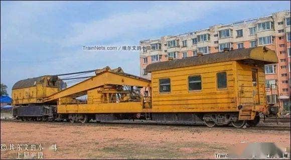 中国铁路 N1002型内燃铁路起重机&QCQ-17N型吊臂平车