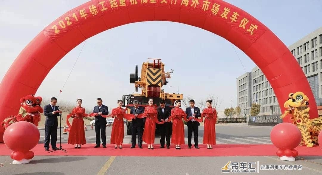 开门迎红！徐工起重机，百台齐“犇”出海！
