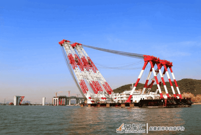 “大桥海鸥”号3600吨起重船驶抵珠海金海大桥施工现场