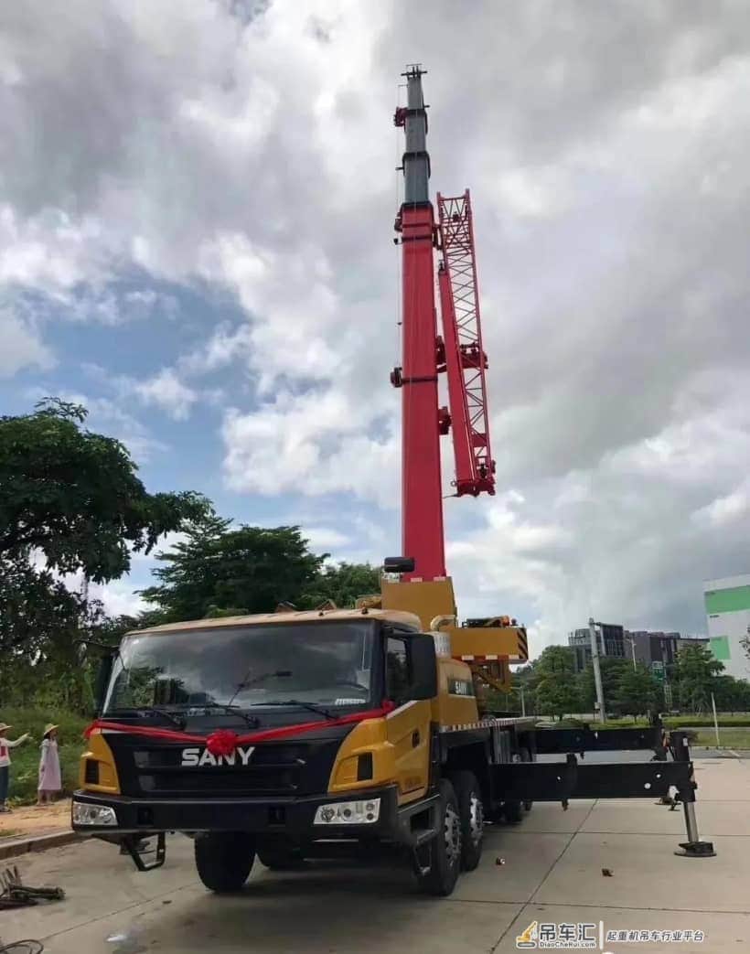 三一STC500E5吊车,10m幅度额载19吨