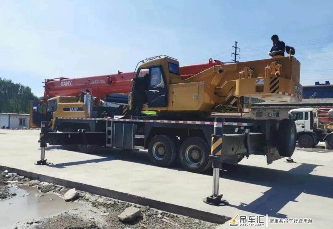 三一STC500E5吊车,10m幅度额载19吨