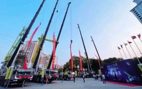 中联重科2021年新品推介会暨东莞市轩伟吊装公司大吨位交付仪式圆满成功