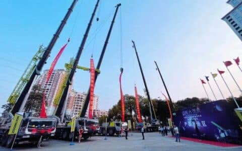 中联重科2021年新品推介会暨东莞市轩伟吊装公司交付圆满成功