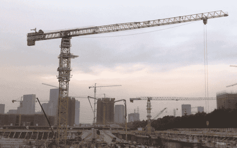 未来顶级专业足球场！中联重科超大型塔机群助力建造又一世界之最