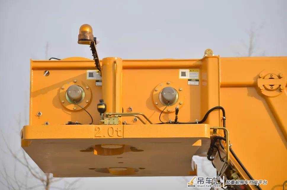 徐工新款XCT75L7吊车推出!七节“U型”65米主臂