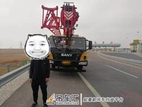 00后宁夏小伙自学开吊车，无证就敢上高速