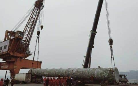 单件设备重达143吨！泸州港完成开港以来最大一次吊装