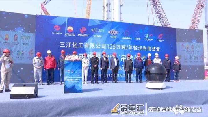 百米丙烯精馏塔成功吊装！嘉兴港区百亿项目迎来重大节点