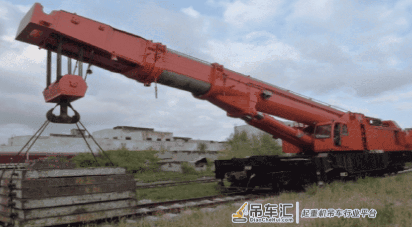 铁路救援起重机调平系统联合仿真研究