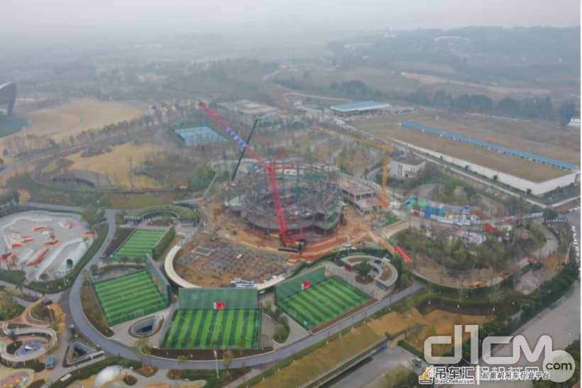 成都露天音乐公园建设现场,三一起重机硬实力担当