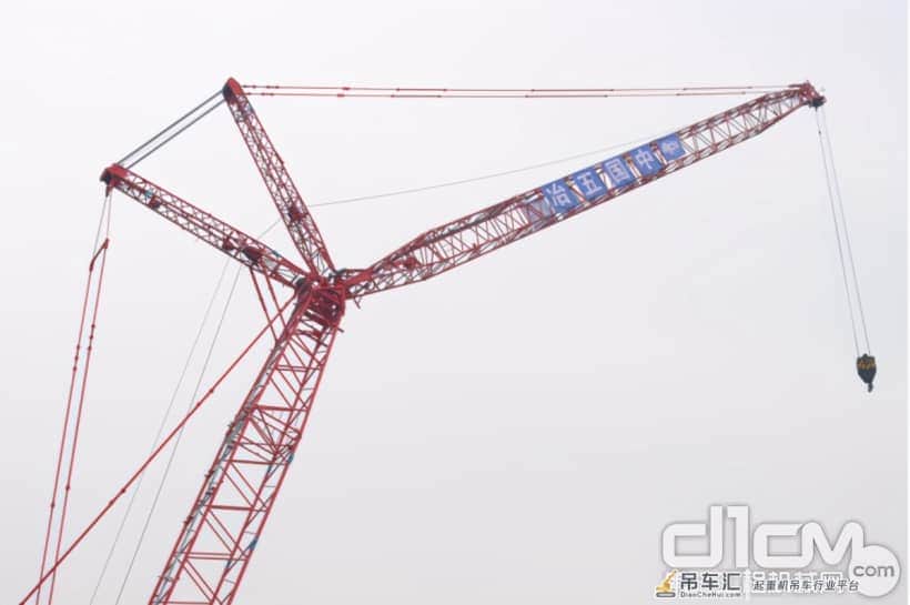 成都露天音乐公园建设现场,三一起重机硬实力担当