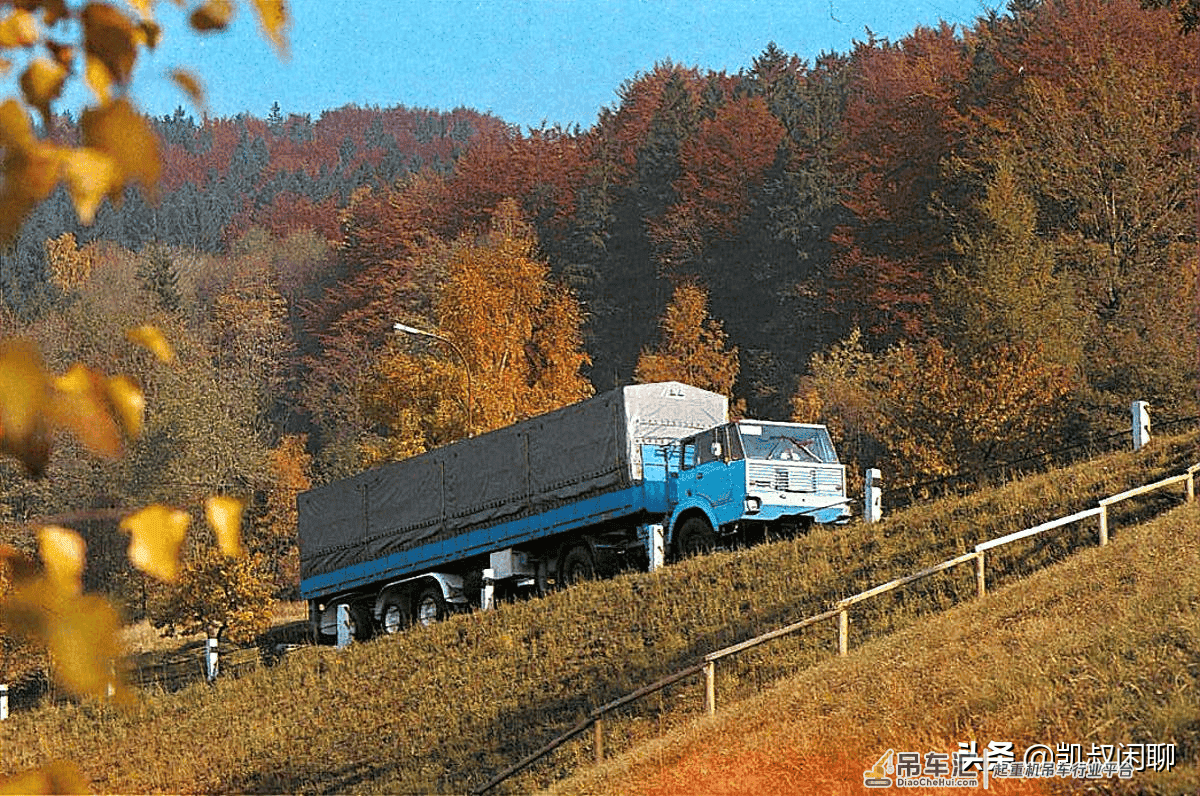 太脱拉T813-4x4、6x6、8x8大件牵引卡车和起重机