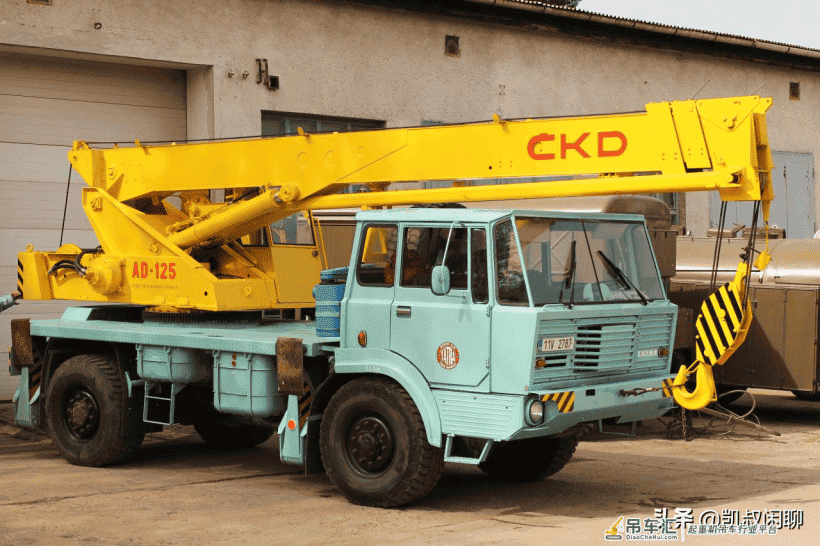 太脱拉T813-4x4、6x6、8x8大件牵引卡车和起重机