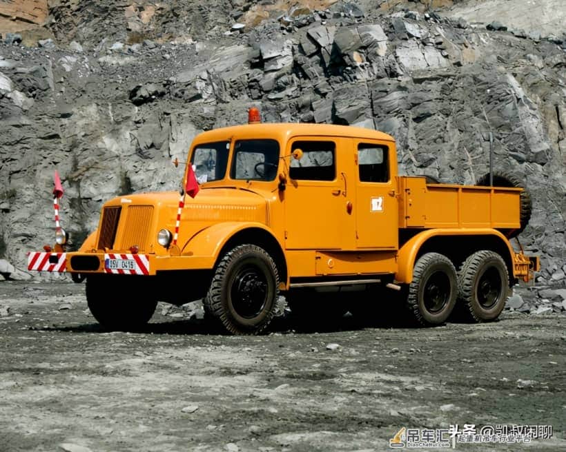 太脱拉T813-4x4、6x6、8x8大件牵引卡车和起重机