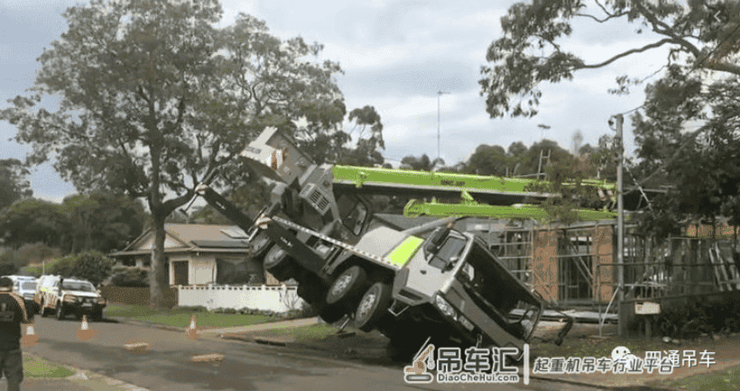 高质量的出口4桥30v吊车，打腿在下水道盖板上，直接翻车！