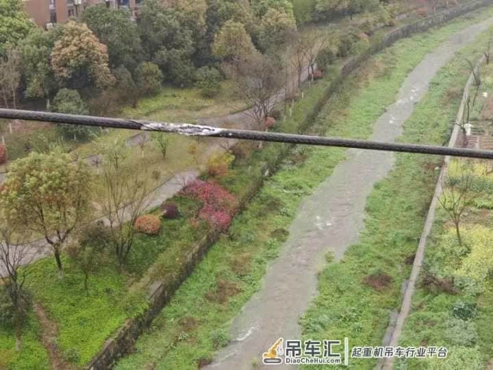 闯祸了!贪图5分钟便利,造成近百万损失,杭州这位吊车司机被曝光了