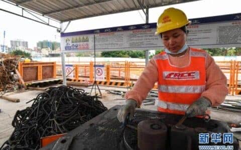 上得塔吊，下得隧道——粤港澳大湾区地铁建设一线的“女汉子”