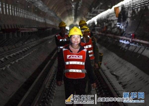 上得塔吊,下得隧道——粤港澳大湾区地铁建设一线的“女汉子”
