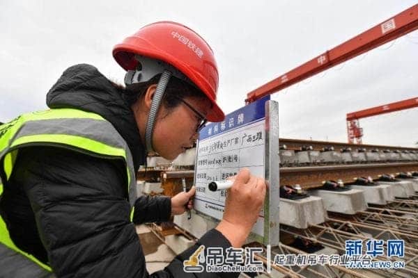 上得塔吊,下得隧道——粤港澳大湾区地铁建设一线的“女汉子”