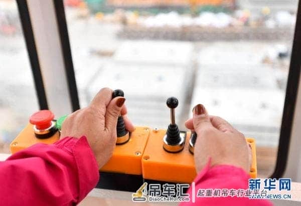 上得塔吊,下得隧道——粤港澳大湾区地铁建设一线的“女汉子”