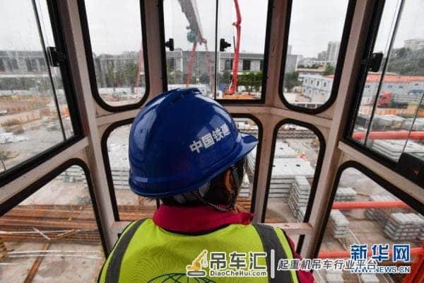 上得塔吊,下得隧道——粤港澳大湾区地铁建设一线的“女汉子”