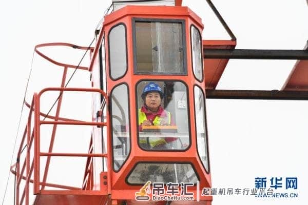 上得塔吊,下得隧道——粤港澳大湾区地铁建设一线的“女汉子”