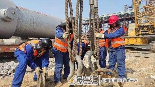 盘锦吊装项目渣油加氢装置第一吊顺利就位